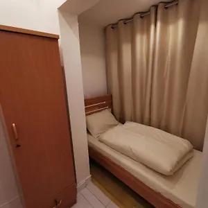 Hostel Cloud9 Premium, Dubai
